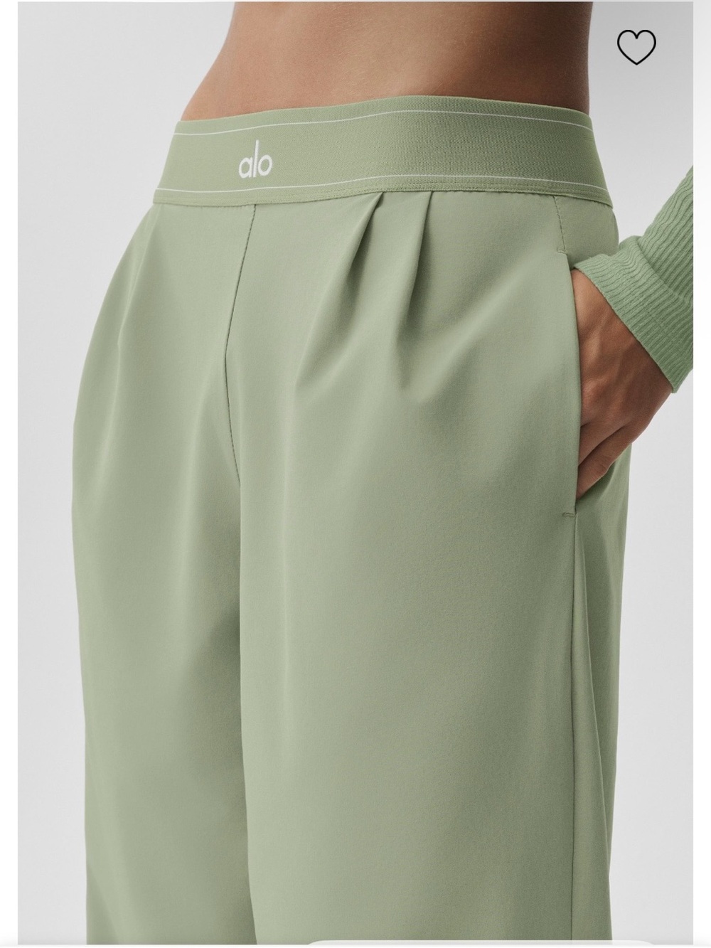 ALO Yoga Women’s Dune Grass Green Pleated trousers